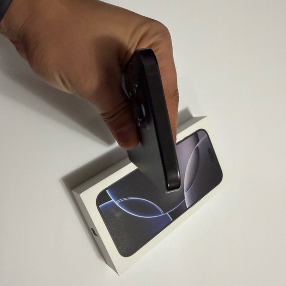 Black Smartphone with Box - Picture 4 of 8